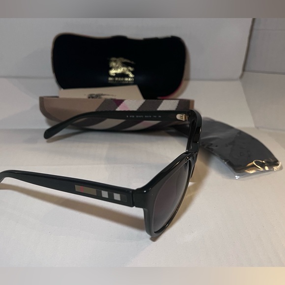 Brown round Burberry frames - Picture 2 of 3